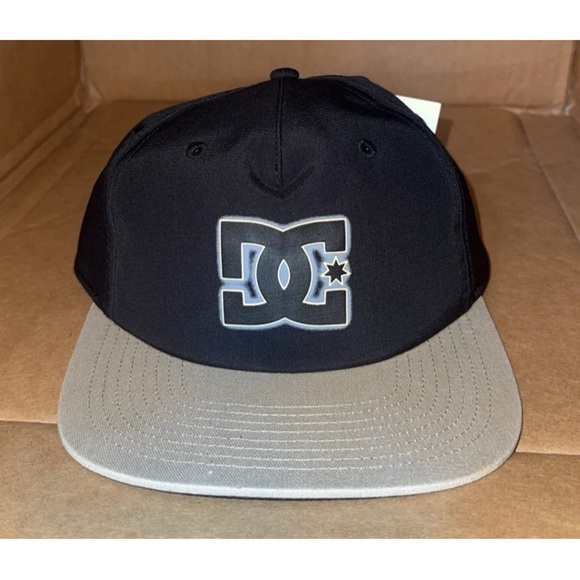 DC shoes Black and Gray Logo Cap adjustable new - Picture 1 of 1